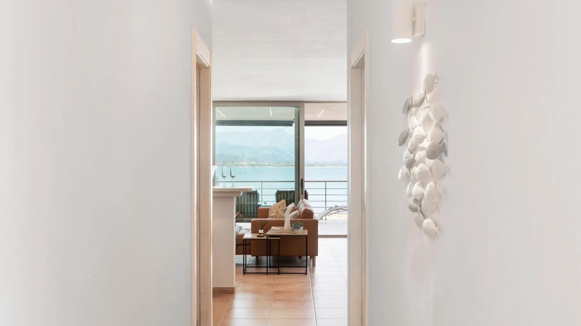 Cas Carbon3R-Stunning Ground Floor In Front Of The Sea Lejlighed Alcudia  Spanien