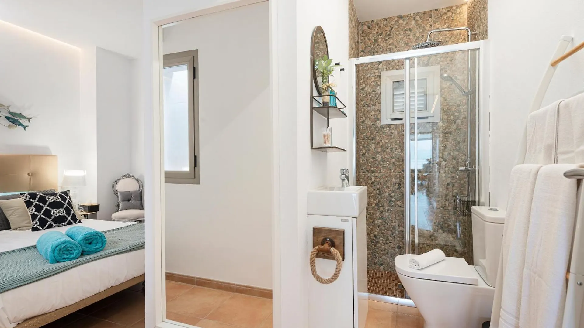 Cas Carbon3R-Stunning Ground Floor In Front Of The Sea Lejlighed Alcudia  Spanien