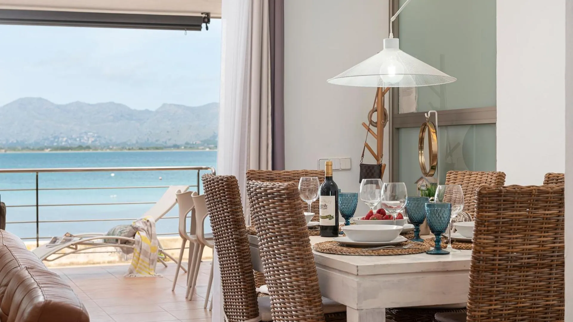 Cas Carbon3R-Stunning Ground Floor In Front Of The Sea Lejlighed Alcudia  Spanien